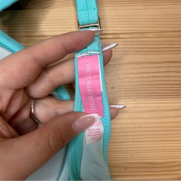 VICTORIA'S SECRET | Women's Sky Blue Bikini Swimsuit Top. Size 36B. - Picture 3 of 3